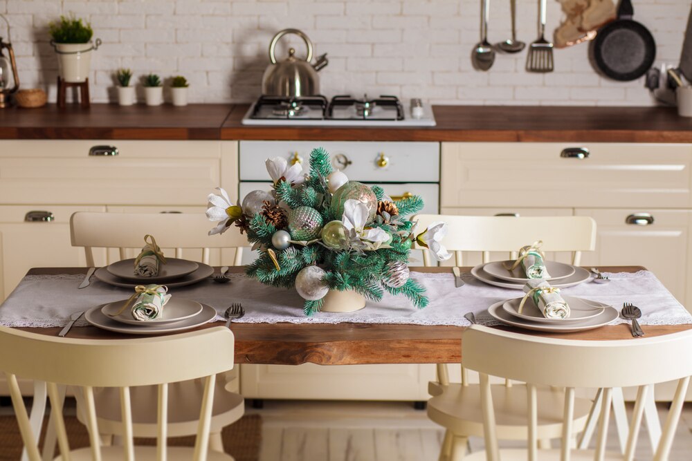 Kitchen & Dining